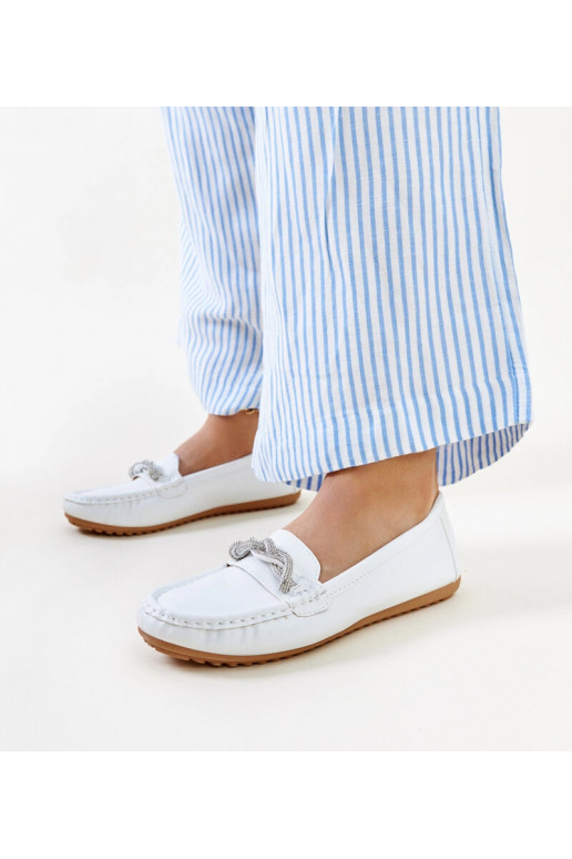 Mocassins blancs ornés de zirconiums...