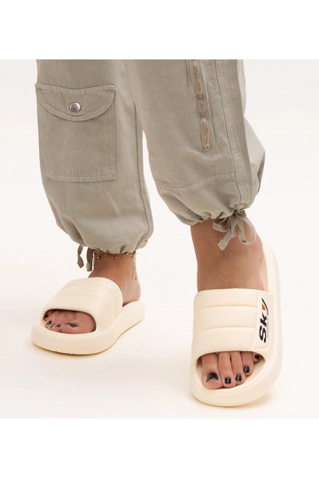 Sandales en mousse beiges...