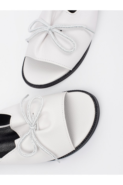 Zueiße Farbe Hausschuhe płaksie mit einer Schleife