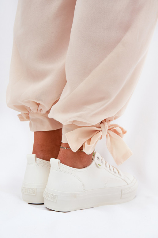 Freizeitschuhe mit einer Plattform aus Öko-Leder Big Star RR274A295 Zueiße Farbe Freizeitschuhe mit einer Plattform aus Öko-Leder Big Star RR274A295 Zueiße Farbe