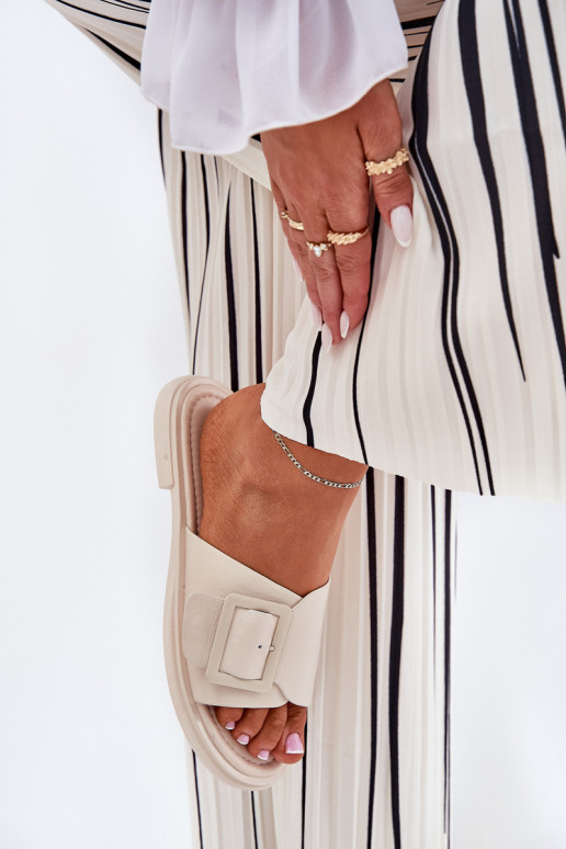 Pantoufles en cuir Féminin avec boucles D&A SJ2302-01 beige Pantoufles en cuir Féminin avec boucles D&A SJ2302-01 beige