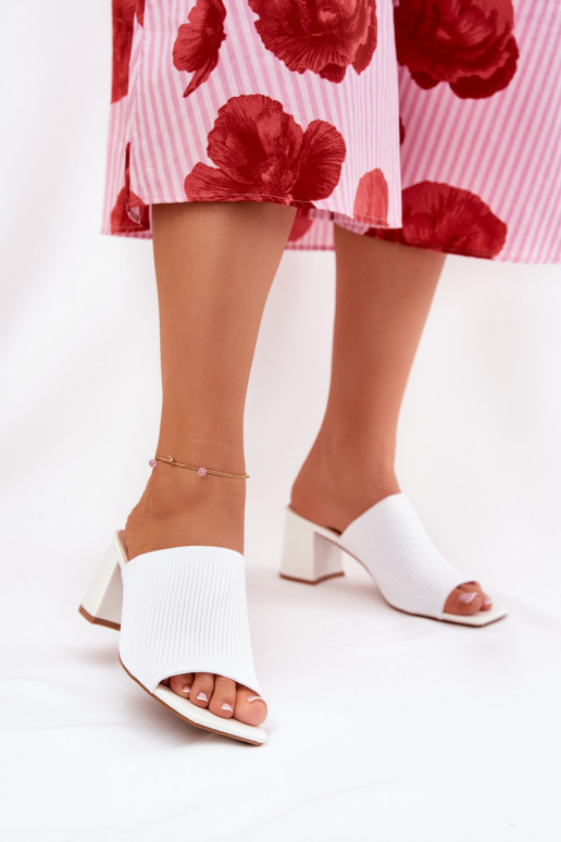Pantoufles pour femmes avec des talons Typu Słupek couleur blanche DANSenilan
