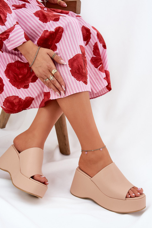 Eko Lederhausschuhe Feminin mit einer Plattform I Koturnie Beige Kisoffi