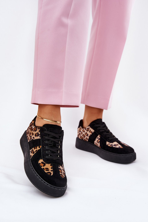 Chaussures modèle baskets Féminin et des écrits avec une plateforme couleur noire Activétivira Chaussures modèle baskets Féminin et des écrits avec une plateforme couleur noire Activétivira