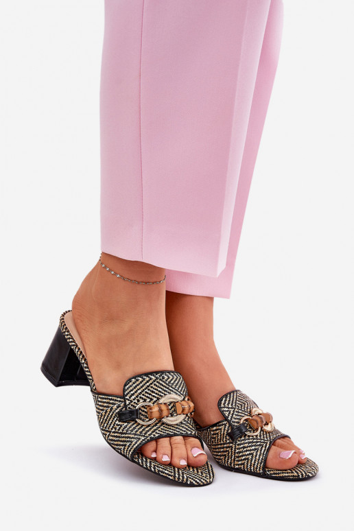 Damenhausschuhe mit Absätzen mit Ornamenten schZuarze Farbe Ovittole