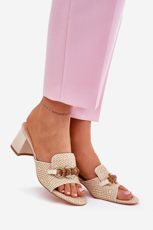 Pantoufles pour femmes avec des talons avec des ornements beige Ovittole