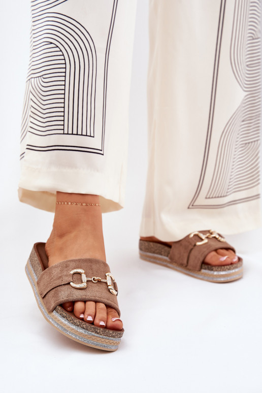 Damespantoffels met platform met gouden details En glitter kaki kleuren Morisela Damespantoffels met platform met gouden details En glitter kaki kleuren Morisela