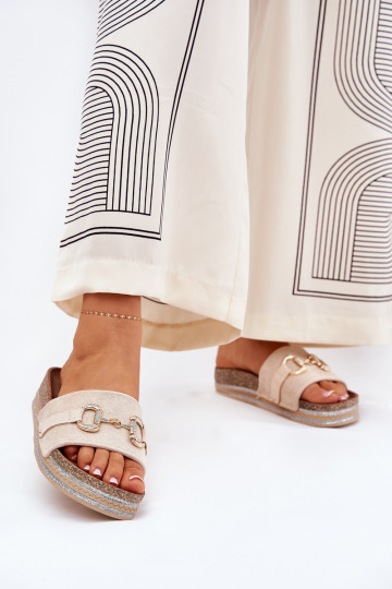 Pantoufles pour femmes avec une plateforme avec des détails dorés Et des paillettes beige Morisela 2