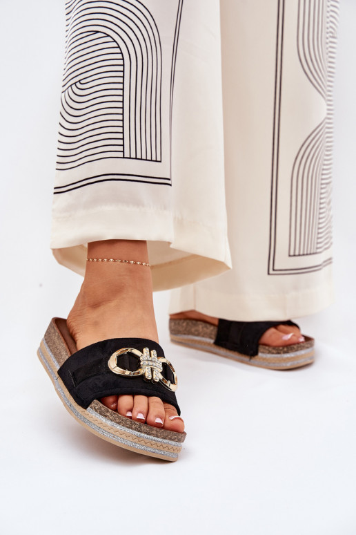 Pantoufles pour femmes avec une plateforme avec éclat I Złotą Ozdobą couleur noire Rilirea Pantoufles pour femmes avec une plateforme avec éclat I Złotą Ozdobą couleur noire Rilirea