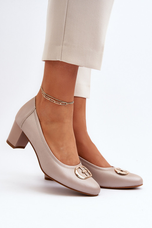 Schoenen met lage hakken en... Schoenen met lage hakken en...