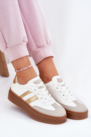 Chaussures modèle baskets Féminin avec une plateforme en cuir écologique Blanc-couleur dorée Elaraven