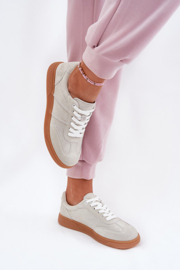Baskets sportives en daim couleur grise 2