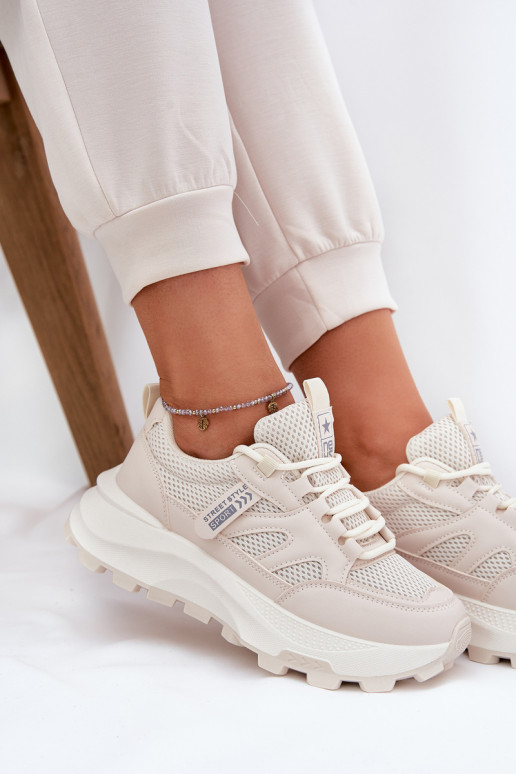 baskets Chaussures modèle baskets Féminin Sur une semelle épaisse beige Prononice