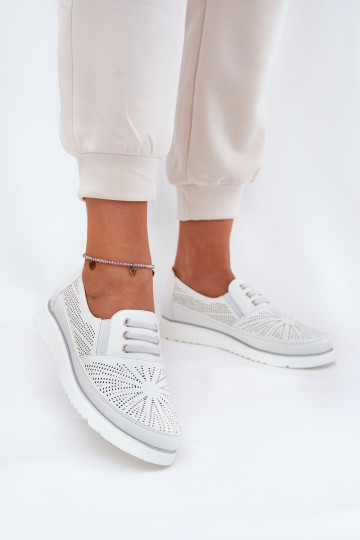 chaussures Féminin Un modèle convaincant avec des éléments ajourés couleur blanche Azethia 2