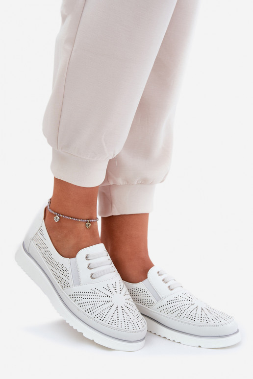 chaussures Féminin Un modèle convaincant avec des éléments ajourés couleur blanche Azethia