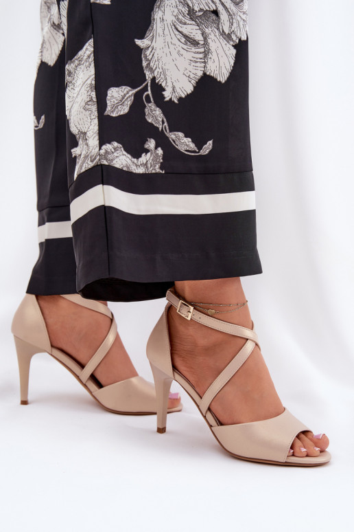 modische Sandalen mit dünnen Absätzen goldene Farbe Loressa modische Sandalen mit dünnen Absätzen goldene Farbe Loressa