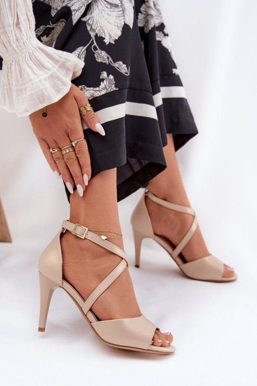 modische Sandalen mit dünnen Absätzen goldene Farbe Loressa modische Sandalen mit dünnen Absätzen goldene Farbe Loressa