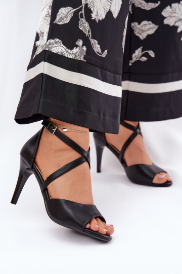 modische Sandalen mit dünnen Absätzen schZuarze Farbe Loressa 2