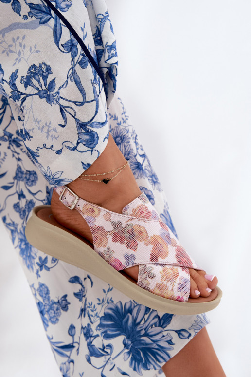 Sandales pour femmes en cuir écologique avec des fleurs Couleurs différentes Tosmelia Sandales pour femmes en cuir écologique avec des fleurs Couleurs différentes Tosmelia