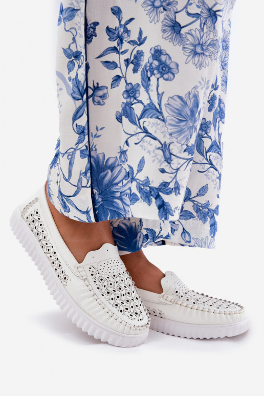 Peau mocassins pour femmes avec des éléments ajourés Vinceza 88028 couleur blanche Peau mocassins pour femmes avec des éléments ajourés Vinceza 88028 couleur blanche