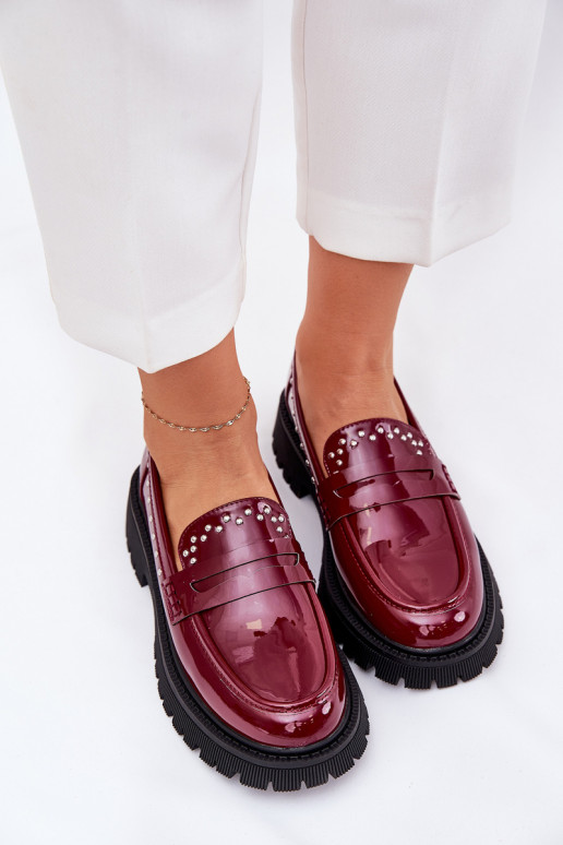 Mocassins femmes avec effet vernis et décoration couleur bordeaux Įjungtallae