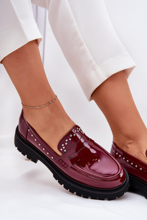 Mocassins femmes avec effet vernis et décoration couleur bordeaux Įjungtallae
