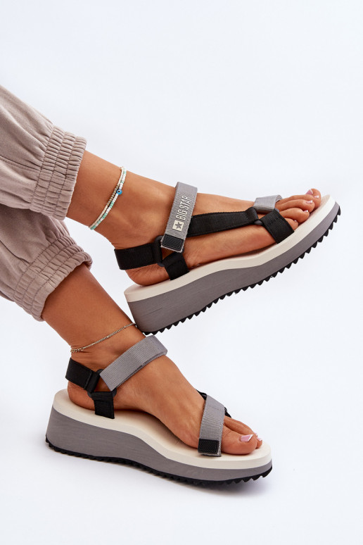Damensandalen mit einer Plattform I Koturnie Big Star NN274A054 graue Farbe Damensandalen mit einer Plattform I Koturnie Big Star NN274A054 graue Farbe