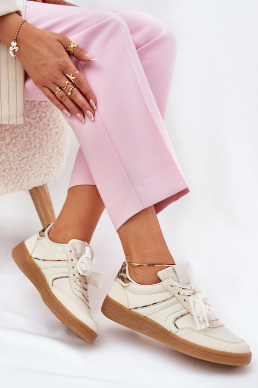 Niedrige Sneaker-Modelle für Damen mit Schnürsenkeln und Leopardenfell-Muster in sandfarbener Zielle Niedrige Sneaker-Modelle für Damen mit Schnürsenkeln und Leopardenfell-Muster in sandfarbener Zielle