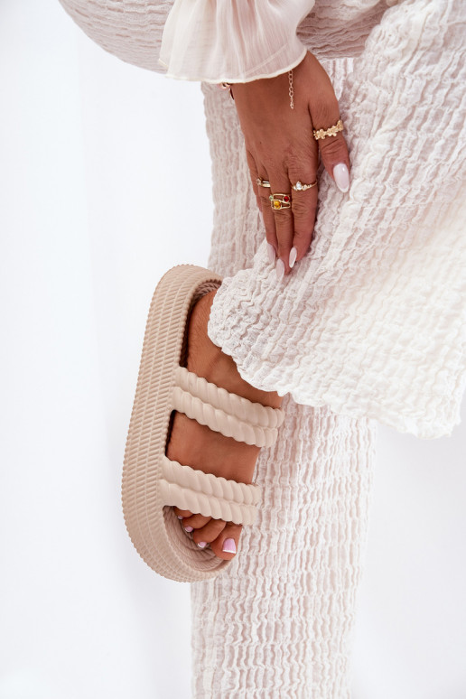 Pantoufles légères  Pantoufles pour femmes avec une plateforme S.Barski ZK51-001 beige Pantoufles légères  Pantoufles pour femmes avec une plateforme S.Barski ZK51-001 beige