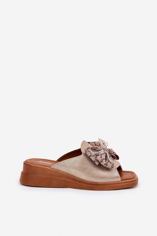 Pantoufles pour femmes Sur un coin avec des rubans couleur dorée Moonzella Pantoufles pour femmes Sur un coin avec des rubans couleur dorée Moonzella