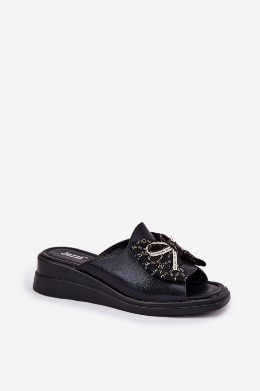 Pantoufles pour femmes Sur un coin avec des rubans couleur noire Moonzella