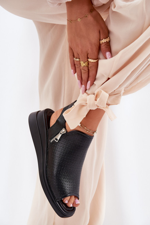 Sandales pour femmes Sur un coin couleur noire Mevinette