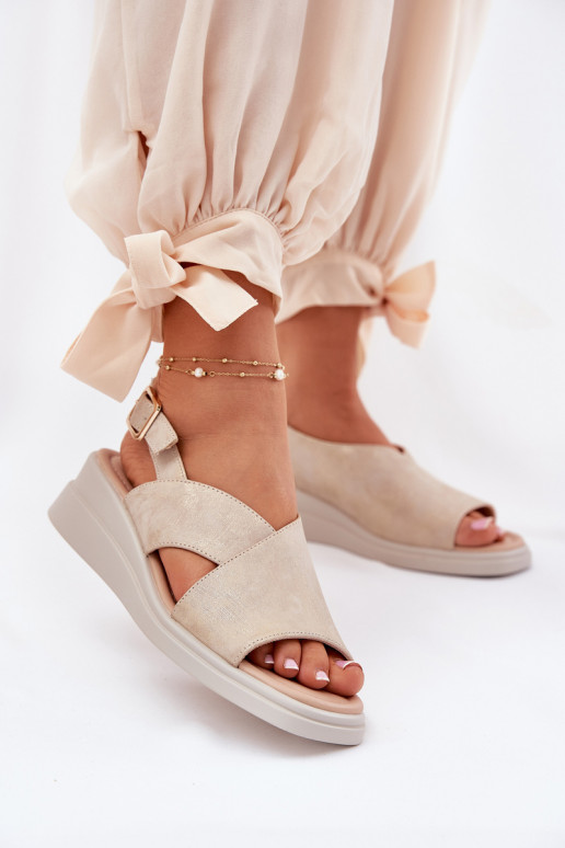 Sandales pour femmes Sur un coin en cuir écologique couleur dorée Quilara Sandales pour femmes Sur un coin en cuir écologique couleur dorée Quilara