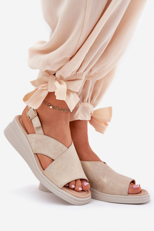 Sandales pour femmes Sur un coin en cuir écologique couleur dorée Quilara Sandales pour femmes Sur un coin en cuir écologique couleur dorée Quilara