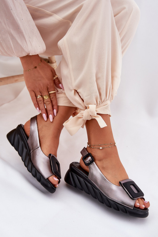 Damensandalen Feminin Auf einem Keil mit Dekoration Artiker 56C2158 graue Farbe