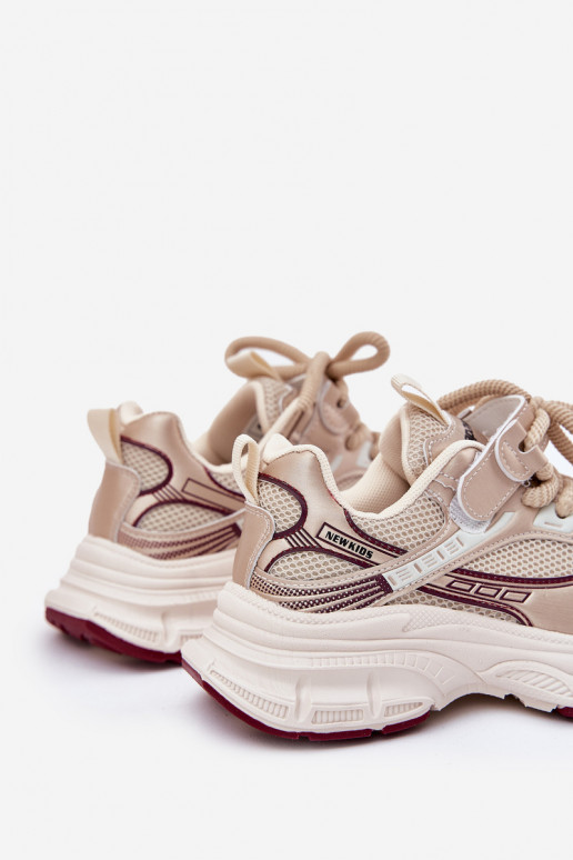 Chaussures modèle baskets Puéril Sur une semelle épaisse couleur dorée Xairana