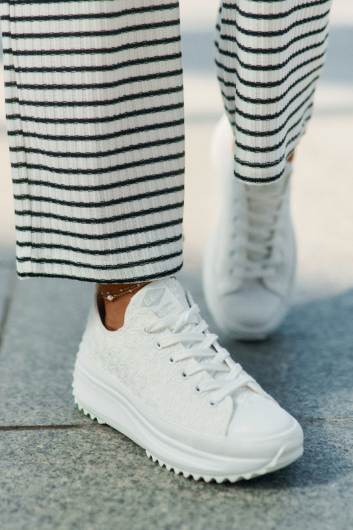 Chaussures de loisirs Z Haftem avec une plateforme Lee Cooper LCDANS-25-31-3465L couleur blanche Chaussures de loisirs Z Haftem avec une plateforme Lee Cooper LCDANS-25-31-3465L couleur blanche