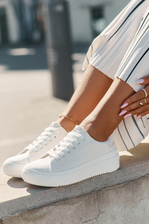 Chaussures de loisirs avec une plateforme Big Star RR274463 couleur blanche  Chaussures de loisirs avec une plateforme Big Star RR274463 couleur blanche