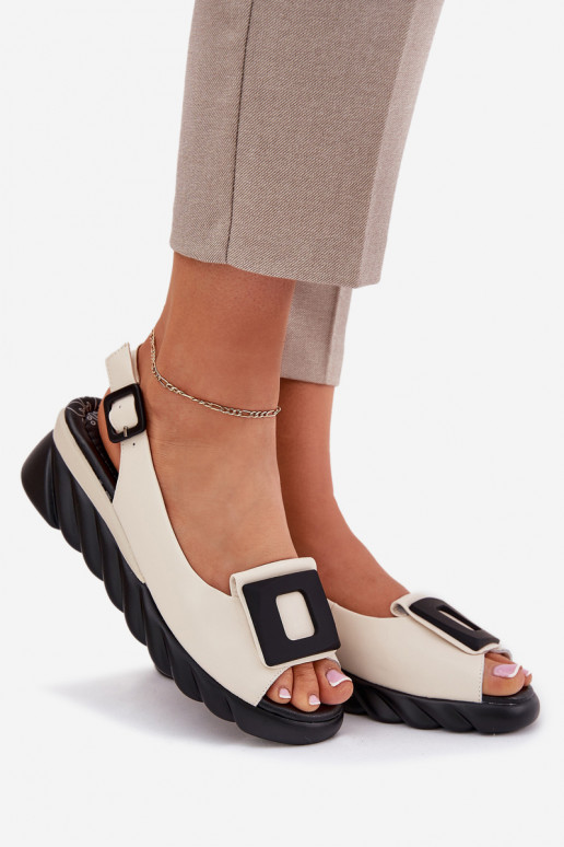 Damensandalen Feminin Auf einem Keil mit Dekoration Artiker 56C1570 Beige