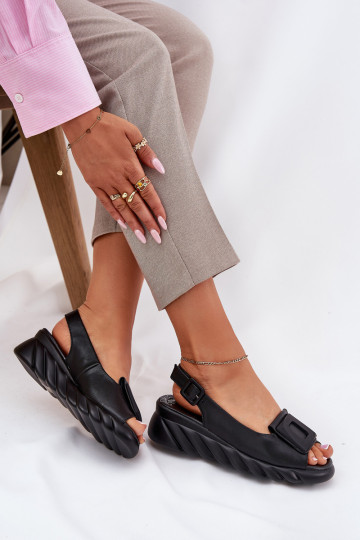 Sandales pour femmes Féminin Sur un coin avec décoration Artiker 56C2156 couleur noire