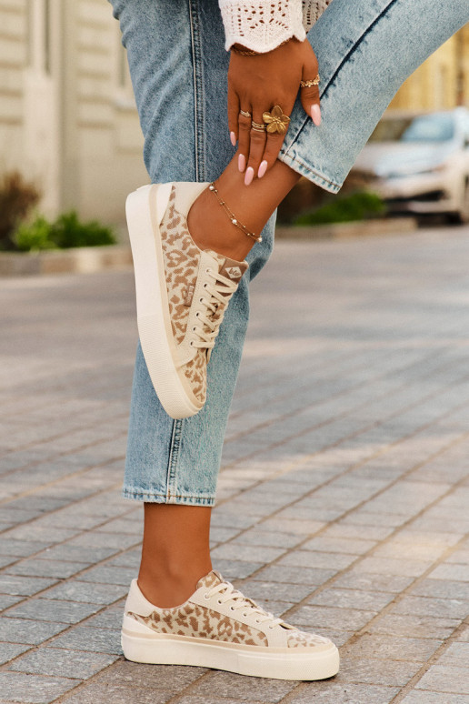 Faible Chaussures de loisirs avec des motifs en fourrure de léopard Lee Cooper LCDANS-25-02-3330L beige Faible Chaussures de loisirs avec des motifs en fourrure de léopard Lee Cooper LCDANS-25-02-3330L beige