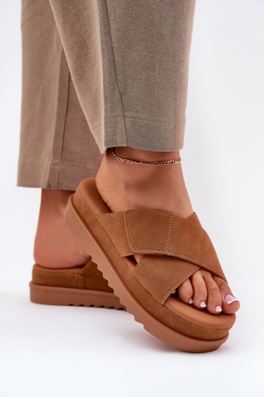 Pantoufles pour femmes avec une plateforme Z Przeplatającymi Się Paskami marron Rinasara Pantoufles pour femmes avec une plateforme Z Przeplatającymi Się Paskami marron Rinasara
