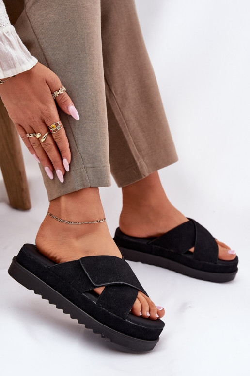 Pantoufles pour femmes avec une plateforme Z Przeplatającymi Się Paskami couleur noire Rinasara Pantoufles pour femmes avec une plateforme Z Przeplatającymi Się Paskami couleur noire Rinasara