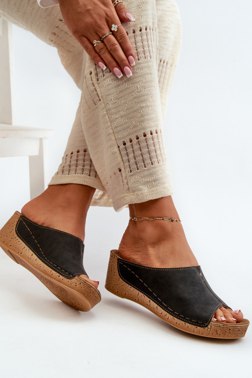 Pantoufles confortables pour femmes Sur un coin Inblu NG000002 couleur noire