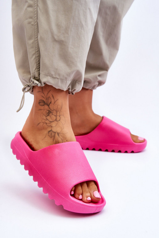 Pantoufles à la mode avec une plateforme couleur rose Estella Pantoufles à la mode avec une plateforme couleur rose Estella