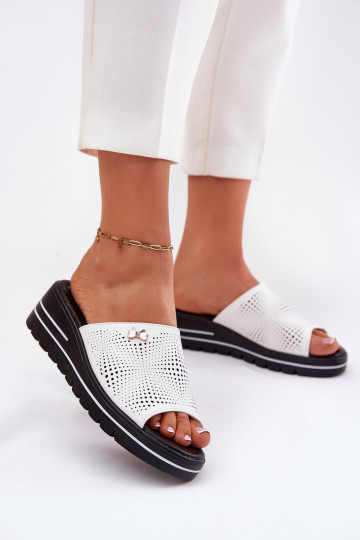 Pantoufles en cuir Féminin Sur un coin Vinceza 41477 couleur blanche