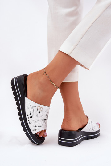 Pantoufles en cuir Féminin Sur un coin Vinceza 41477 couleur blanche 2