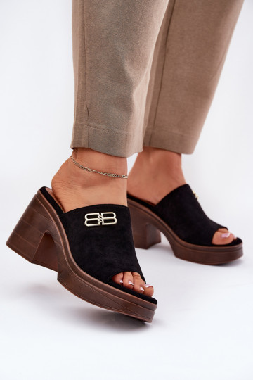 Damenhausschuhe Auf massiven Absätzen Ze goldene Farbem Detalem Vinceza 17400 schZuarze Farbe