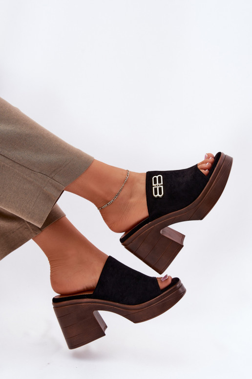 Damenhausschuhe Auf massiven Absätzen Ze goldene Farbem Detalem Vinceza 17400 schZuarze Farbe