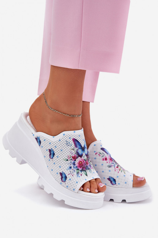 Pantoufles en cuir Féminin Sur un coin Artiker 56C0428 couleur blanche